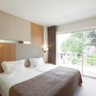 park-lane-reader-bronze-03