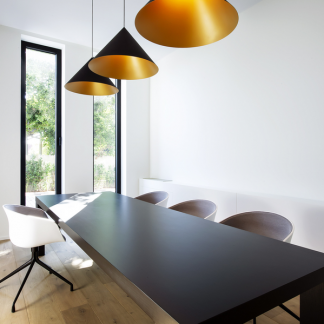 DINOR_2.0_black-texture+gold_insitu