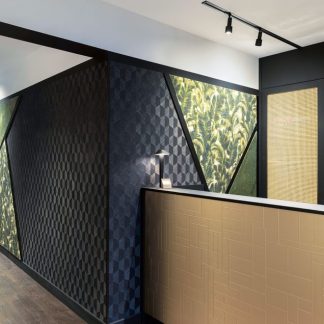 sara-on-track-black-4