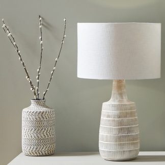 dambula-table-lamp-insitu