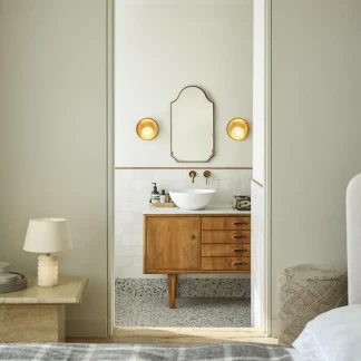 hayle-round-wall-light-brass-03